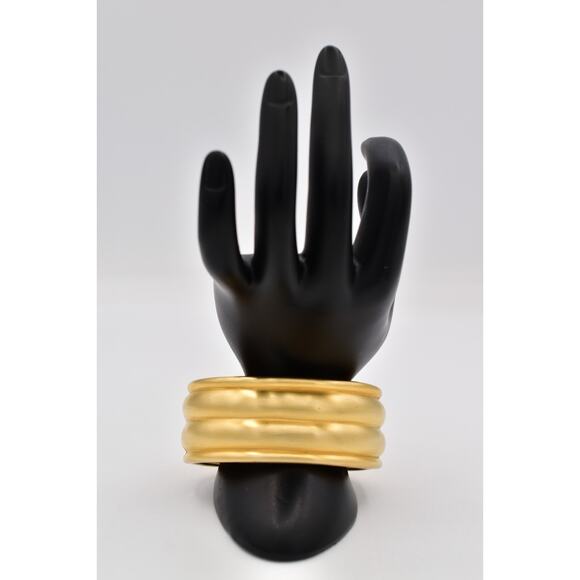 Ann Taylor Vintage Brushed Gold Bangle Bracelet Wide Ridged Chunky Signed BinBR - Picture 7 of 12